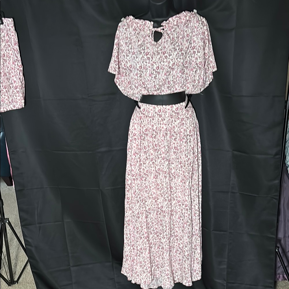 Torrid Pink and White 2 piece Skirt Set for all occasions - Picture 3 of 15